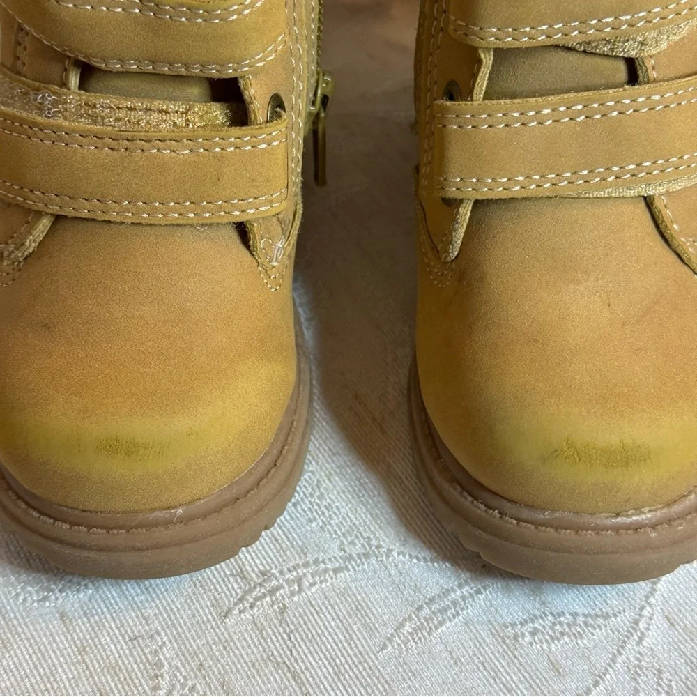 Wonder Nation Size‎ 4 Baby / Toddler Boots. Tan with Side Zipper.